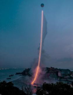 iheartmyart:  Cai Guo-Giang, Sky Ladder, realized at Huiyu Island Harbour, Quanzhou, Fujian, June15, 2015 at 4:49 am, approximately 2 minutes and 30 seconds. Photo by Lin Yi, courtesy Cai Studio Art Type: Explosion EventMedium: Helium balloon and fuse: