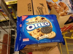his-submissive-girl:  kloroformkandi:  panda-claus:  n1ghtdreaming:  syb3rstrife:  Sweet Jesus I just unboxed heaven!  NEEd  I HOPE OUR STORE GETS THESE WTF  WANTT   We never get the good Oreos. All we have are regular, double chocolate and double stuff.