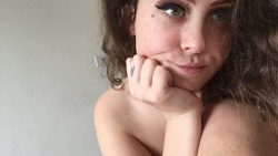 nerdybustybabe:  buttshuffles:  because you haven’t seen my face in a while  Beauty