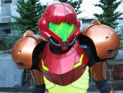 tentacuddles:  askstripes:  hazama-itsuru:  usenowayasway:   Replica Props Forum (RPF) user Talaaya built the Varia suit from Metroid Prime 3 by 3D printing many of the pieces.  Talaaya spent several months working on the project and initially planned