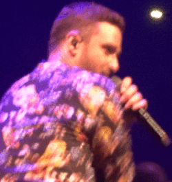 bromancebooty:    Justin Timberlake live is porn. His tight ass all in ya face 