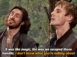 mamalaz:  Arthur knows AU - in which Arthur doesn’t appreciate when Merlin goes around talking about his secret to everyone.  
