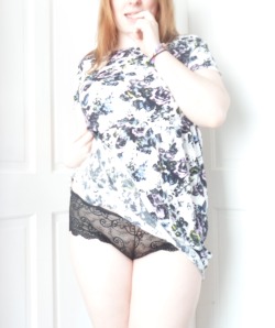I&rsquo;ve had such a shitty week and I&rsquo;ve cried many tears and spent many hours sat in bed. I had to go out today and socialise, much to my disappointment, but I got up and did it. I put on some sexy panties underneath my dress to try remind my