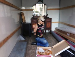 veraeyecandy:  The only motivation I have for moving is pizza and beer!