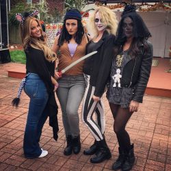 Over a decade of friendship in one photo 🎃🕸💀👻 I love being home and seeing these psychopaths 🙃 @misssbehaved @jayyoueyeseewhy @danielle.dibartolomeo by ashalexiss