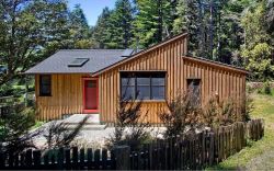 lokifirefox:  Mendocino County House At 840 sq ft, this is techncially too big to be a “tiny house” but the design is amazing. It also incorporates what I think are key elements of the tiny house: maximum and optimum usage of space. Nothing is wasted.