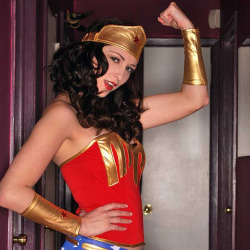 nude-superheroines:  Wonder Woman cosplayer and shes lasso