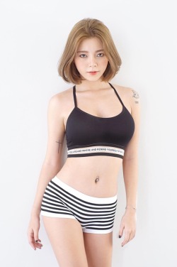 s3xy-asian:    Girls in Shorts ♡  