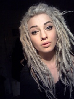 zombifiedmarley:  alternative-grunge-girls:  cultureisnotacostume:  alternative-grunge-girls:  Look at this angel  You spelled racist wrong.-Allyssa  Excuse me “allyssa” but its not racist to have dreads. Not in the least.  Allyssa, you’re being