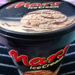 Skipped gym and ending Tuesday with  this&hellip; #Mars #icecream 😱😋