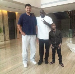 lebritanyarmor:  lstname1st:  chokesngags:  logicisfree:  Yao ming, shaq and kevin hart  KEVIN HAS TO BE PHOTOSHOPPED OMG   He aint suppose to be there mane lol  y'all forgetting this man is 5'4 &amp; Shaq &amp; Yao are over 7’ . .
