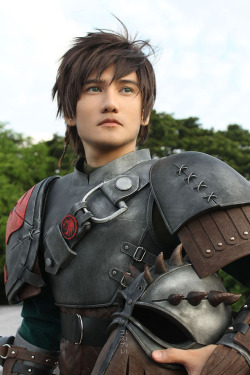 dialga:  flaws-in-icarus:  Hiccup cosplay, from how to train your dragon two.   wait did his face get photo shopped to look liek hiccup or did they pull hiccup from the movie and made him real because if they did that tell me how im in dire need of such
