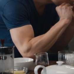 trilithbaby:kinkyfiftyshades:Jamie’s arms 💜Yeah, I really don’t feel weird having folder full of Jamie’s arms. Not at all 😃  JFC, I have such a weakness for arms… *melts*  i&rsquo;m intrigued&hellip;dam