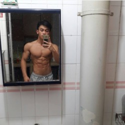qredsd:Definition of cute face and hot bod. Perfect package. Drools~