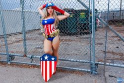 savingthrowvssexy:  Pin up Captain America! Cosplay by Jess of A&amp;J Cosplay  Photography by Ohheyitssk. 