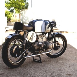 caferacerpasion:  combustible-contraptions:  RS54 Rennsport Tribute  BMW 600 Cafe Racer | Road Racer | Airhead | Paintworks  www.caferacerpasion.com