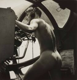 maleinstructor:In the heat of battle, photographer Horace Bristol captured one of the most unique and erotic photos of WWII.Bristol photographed a young crewman of a US Navy “Dumbo” PBY rescue mission, manning his gun after having stripped naked and