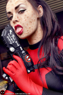 allthatscosplay:  Special D-livery: A Stunningly Accurate Lady Deadpool Cosplay! View the full feature with more images at All That’s Epic 