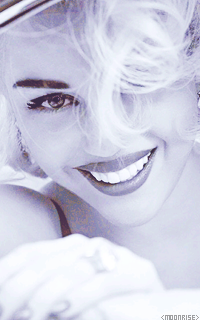 Miley Cyrus Tumblr_n6hwkyGGYF1sqaaz9o5_250