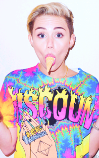 Miley Cyrus Tumblr_n6hwmm5d3K1sqaaz9o10_250