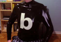 Completely out of the blue the amazing dismas offered to make my “b” shirt in latex.I’ve never owned a piece of latex anything before, but I couldn’t pass up the generous offer, and the shirt turned out beautifully!This was an incredibly generous