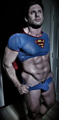 cosplaymuscleslut:Superman - red underwear or blue? That is the question!