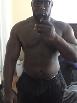 edgeitgood:  blkbugatti: bullvolution:  Me currently starting week 4 of my bulk. I need a selfie training course  Need me a thick man 😍  Thick daddy!!