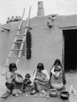 cazadordementes:  Familia Indígena  Santa Clara, Nuevo México 