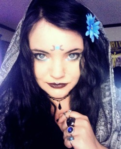 midnight-nooses:  this makeup was a product of boredom..  You enchant me so much. 