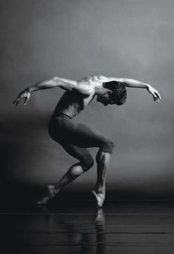 hotmenbyliammurphy:  Ricardo Graziano, Sarasota Ballet by Barbara Banks 