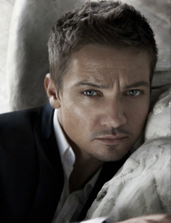 barefoot-rats:  Jeremy Renner (III) 