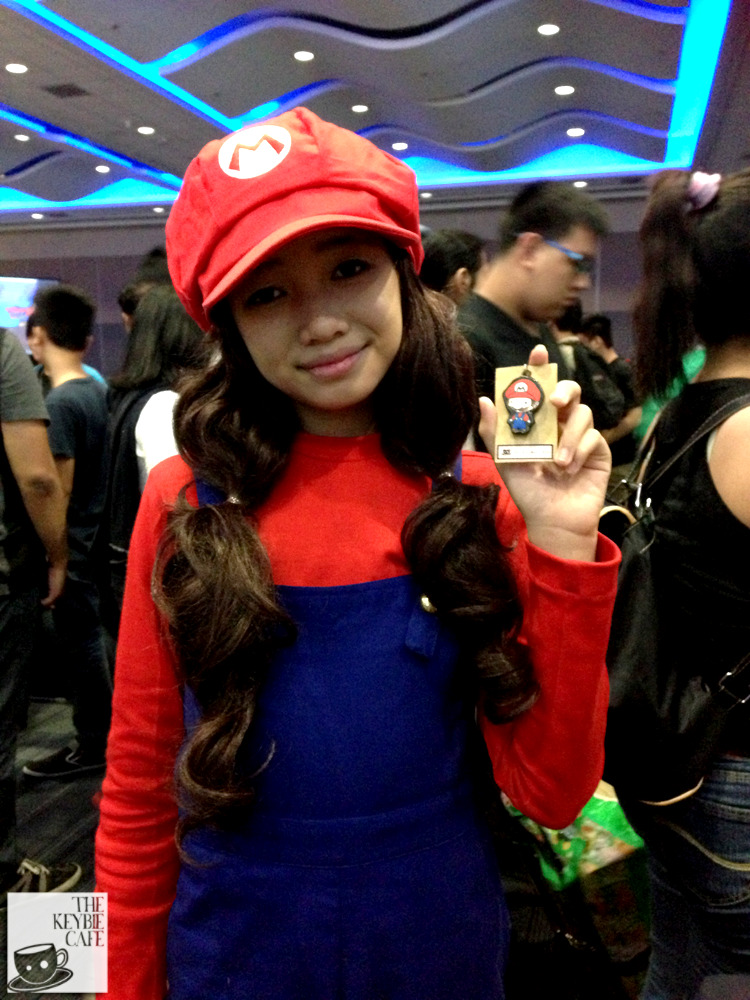 It'sa him, Mario--with his genderbent cosplayer!