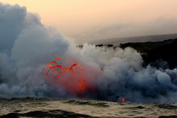 cerceos:  slworking2 Kilauea volcano lava flow spitting into the air and ocean 