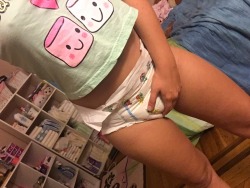 badlilblubunny:  Daddy, I’m all wet and tingly.. Can you take care of me plz? 