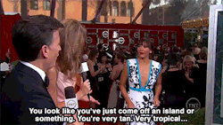 sizvideos:xekstrin:  radicalmeninist:  huffingtonpost:  Rashida Jones Corrects Reporter’s Comment On Her ‘Very Tan’ Look: ‘I’m Ethnic’ (VIDEO)   screaming  #oh my god they think she’s white don’t they..  Watch other great gifset on Siz