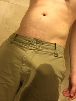 pupboytex:This is why I should be padded 24/7… I make accident. 
