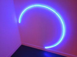 ules:  Stephen Antonakos Incomplete Blue Circle, 1975