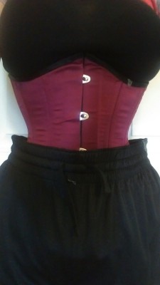 tightlaced-pinup:Wearing my bfs shorts over my corset makes this cool gap thing! I love it!!!