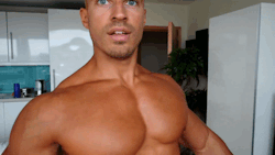keepemgrowin:“Do you like muscle boys, especially with big chests?”