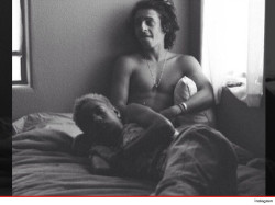 heterophilia:  maytheoddseverleaveyou:  heterophilia:  tmz:  This is a photo of Will Smith&rsquo;s daughter, Willow Smith, IN BED with former “Hannah Montana&ldquo; actor, Moises Arias.  What’s the big deal, you ask? Moises is 20 years old. Willow