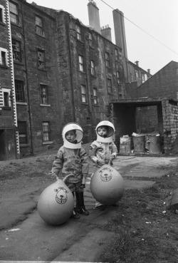 weirdvintage:  Boys in a Glasgow back court show off their Christmas presents, which include astronaut suits and Space Hoppers, 1970s (via Brainpickings) 