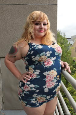 lovethatfatbitch:  Courtney Trouble - I really love that fat bitch!