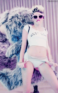 Miley Cyrus Tumblr_n7q5gcZjWZ1sqaaz9o10_250