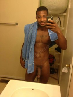 manuponman:  #Want nyc2cali1:  Cute   nudeselfshots-blackmen.tumblr.com