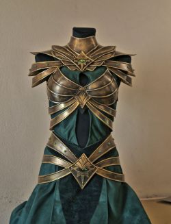 thranduilfanfictioner:  Woodland Realm attire fit for a warrior queen #2.(Picture 1 designer credit: Aldafea - Deviant Art.)