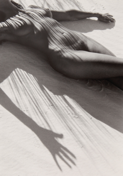 regardintemporel:  Lucien Clergue - Nude at White Sands, 1988 