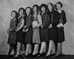 uketeecee:  The Womack Sisters. (May, Shirley, Lorna, Flora, Kathleen, Ethel and Edna)The Womacks were a family act who played ukuleles, sang and did magic tricks. The act folded in 1932 when Kathleen Womack eloped and ran away with her boyfriend.  