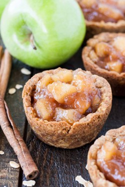 foodffs:  These Apple Crisp Cookie Cups combine classic oatmeal cookies with homemade apple pie filling for the perfect comfort food. RECIPE: http://livforcake.com/2016/04/apple-crisp-cookie-cups.html Really nice recipes. Every hour. Show me what you
