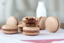 sweetoothgirl:    Chocolate Hazelnut Macarons   