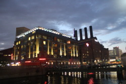 nox-artemis:  janiceghosthunter:  ((You guys don’t know steampunk until you head on over to this awesome little slice of heaven over here in Baltimore. This is a repurposed power plant that was built in 1900 that was converted into a Barnes and Nobel.
